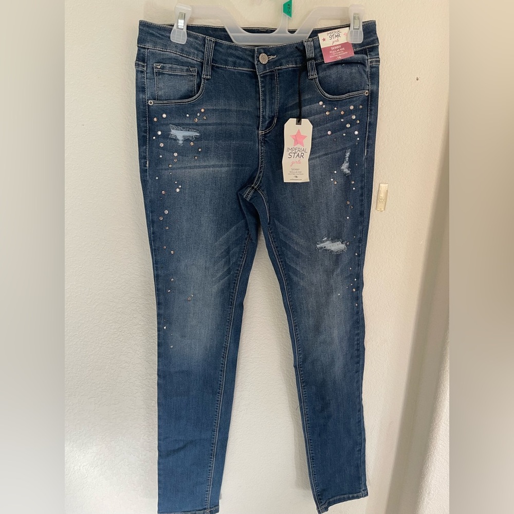 Girls skinny jeans with diamonds on the side that never been worn